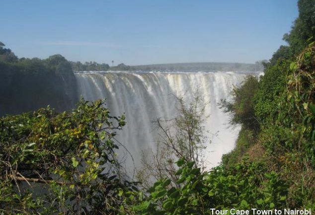 Simbabwe - An den Victoriafälle donnert der Sambesi 108m in die Batoka-Schlucht