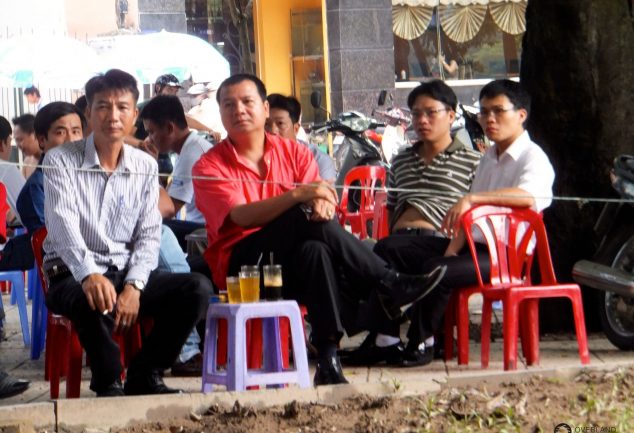 Das Zwitschern am See „Thien Quang Lake“ in Hanoi