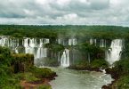 Der 1. Blick auf die Panoramakulisse der Iguazú Wasserfälle von der brasilianischen Seite