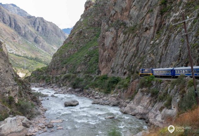 DIe Zugfahrt von Ollantaytambo nach Aguas Caliente