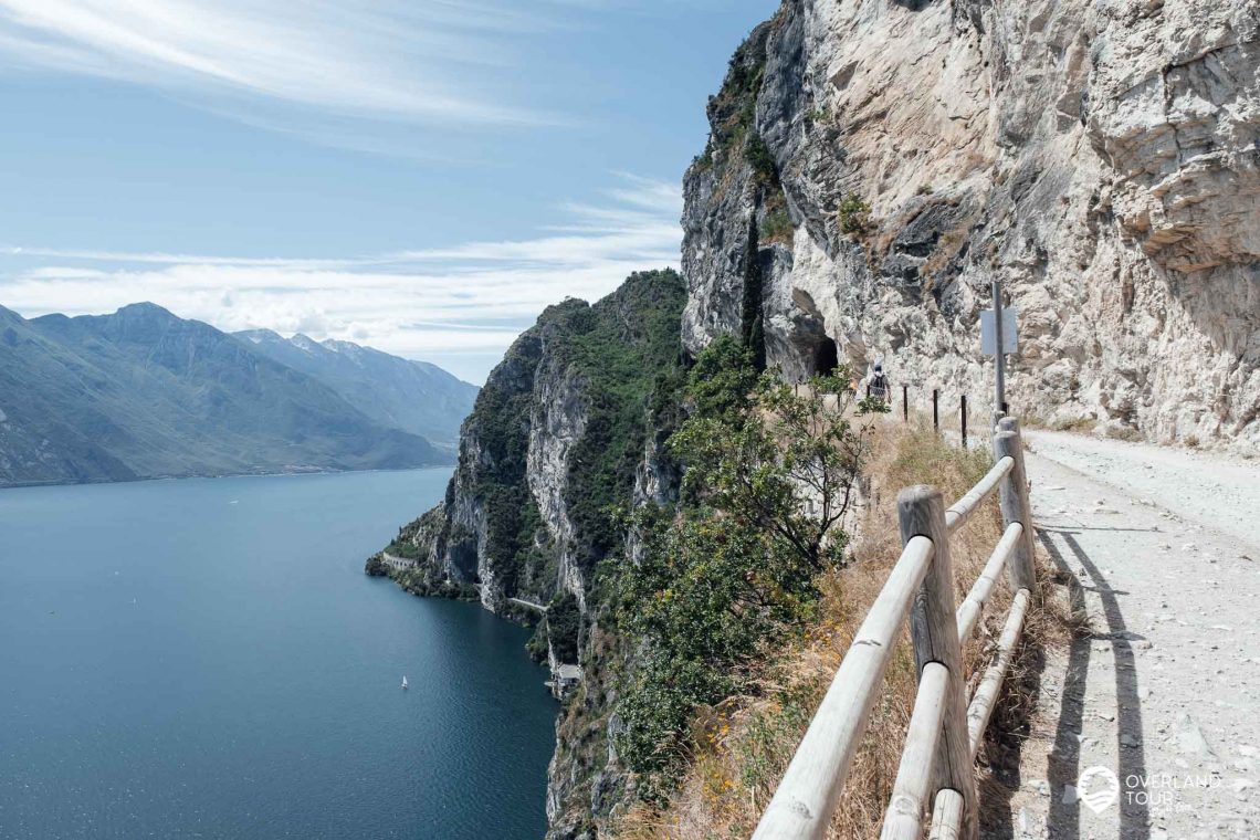 Wanderung Alte Ponale Straße: Ein Blick auf den Wanderweg hoch zum Anfang der Ponale Straße