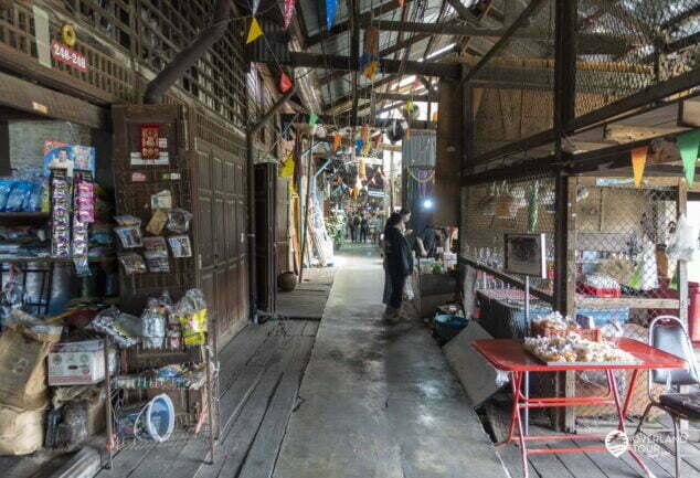 Der Hua-Ta-khe Old Market (Floating Market) in Bangkok