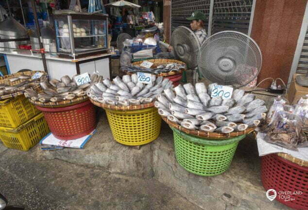 Der Besuch des Mae Klong Railway Market bei Bangkok