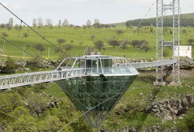 Georgias Diamond Glass Bridge im Naturschutzgebiet Tsalka