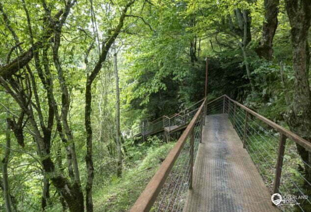 Okatse Canyon - Wandern über Gitterroste zum Panoramablick