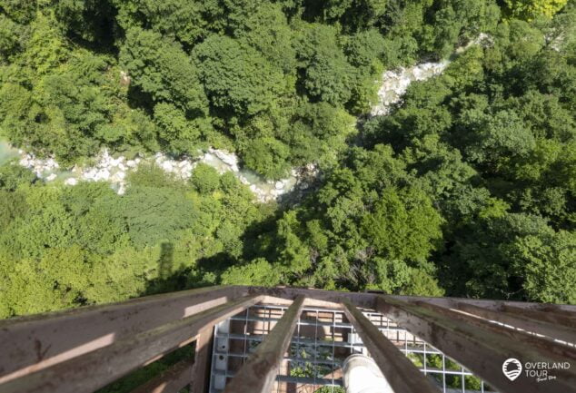 Okatse Canyon - Wandern über Gitterroste zum Panoramablick