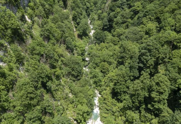 Okatse Canyon - Wandern über Gitterroste zum Panoramablick