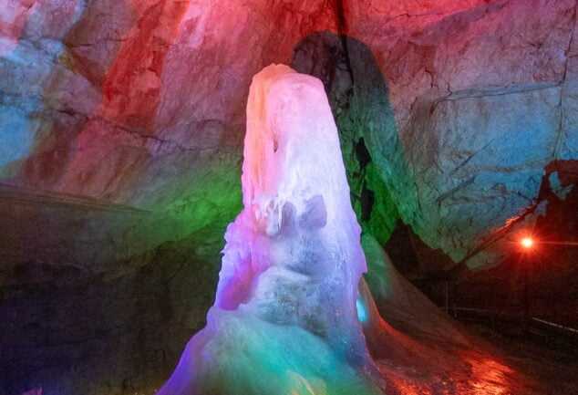 Dachstein Rieseneishöhle Ausflugsziel in Obertraun